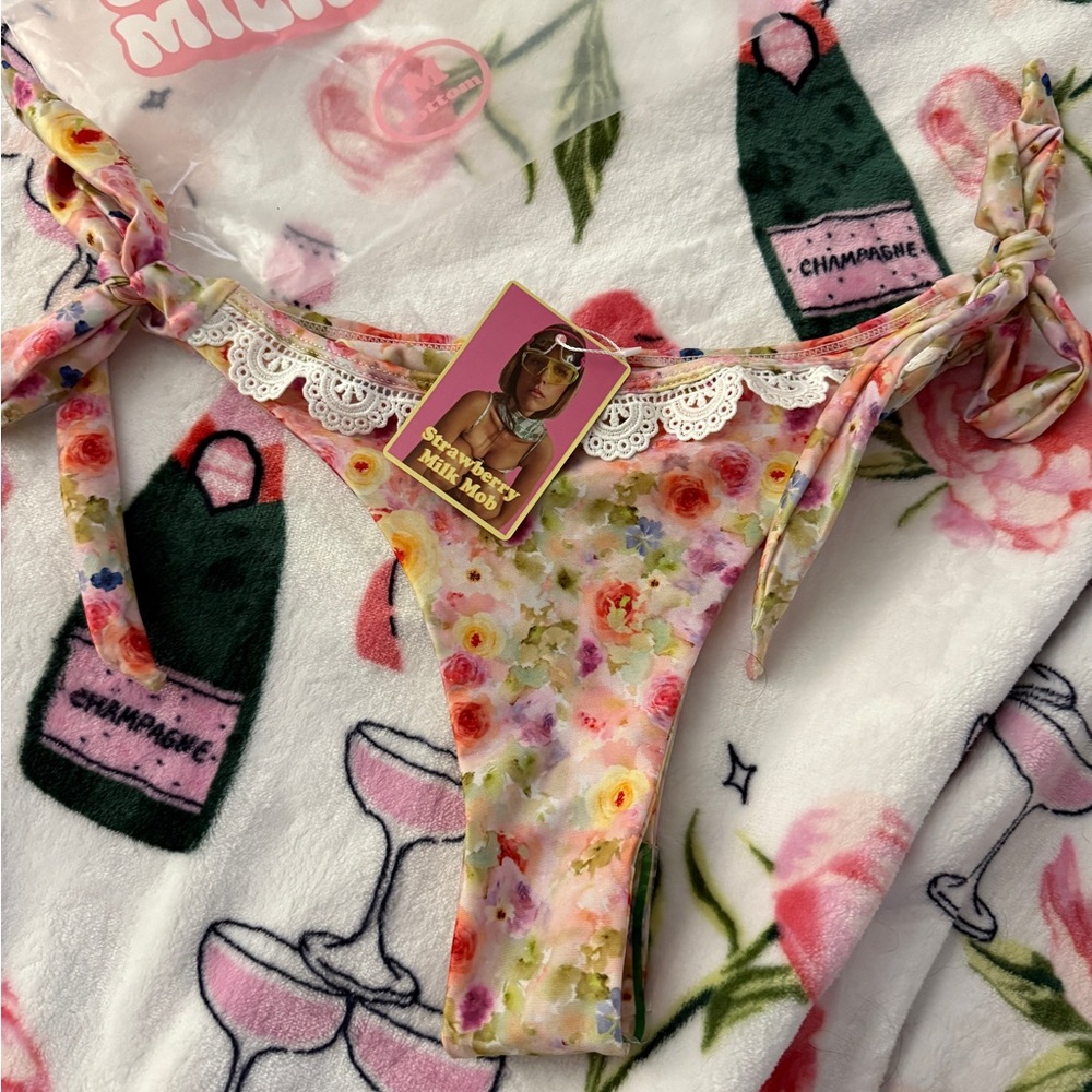 Strawberry milk mob floral bottoms (m)